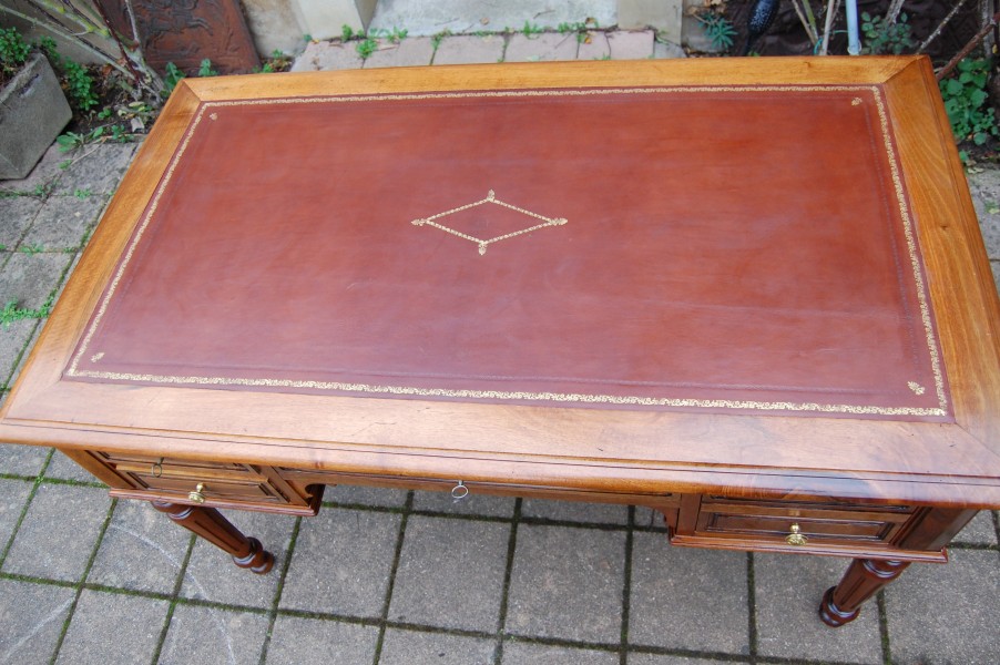 Bureau d �poque Louis Philippe en noyer du 19e si�cle