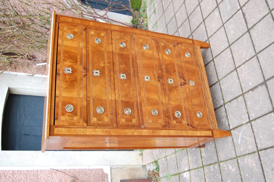 Commode chiffonnier d �poque Louis XVI en noyer du 18e si�cle