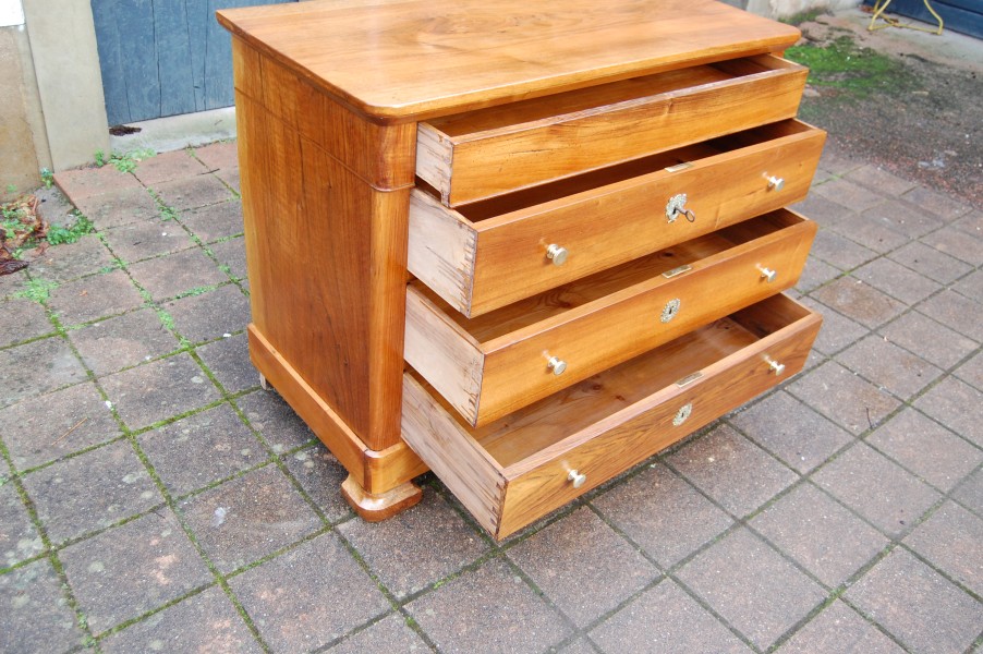 Commode d �poque Louis Philippe en noyer du 19 e si�cle