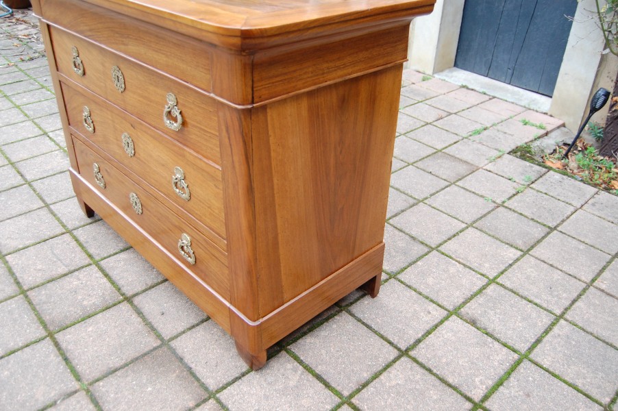 Commode d poque restauration Louis Philippe en noyer du 19e sicle