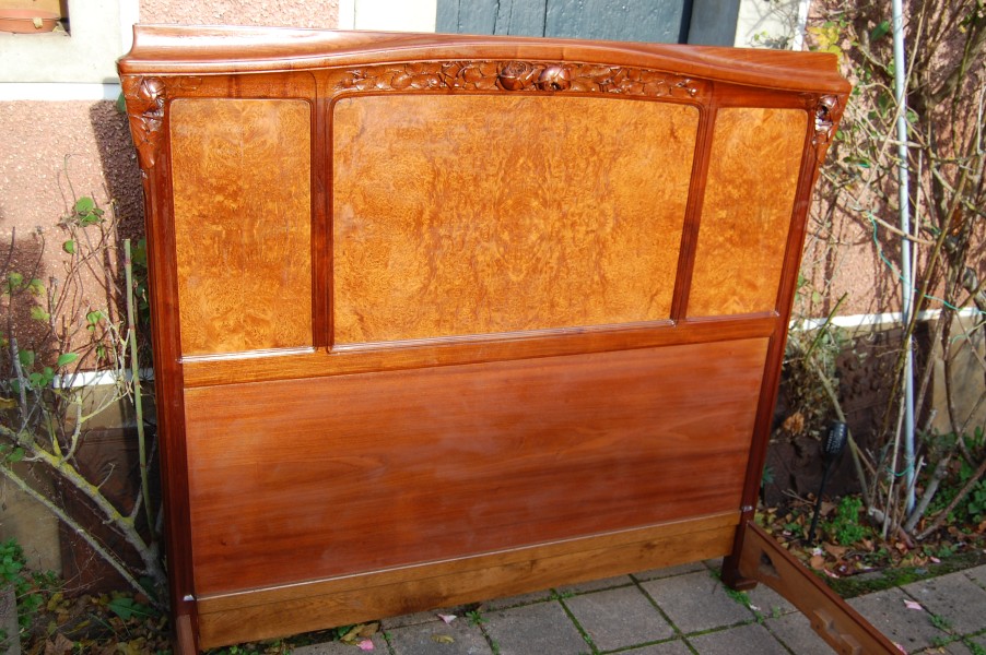 Lit d poque art nouveau en acajou et loupe d orme des annes 1900 