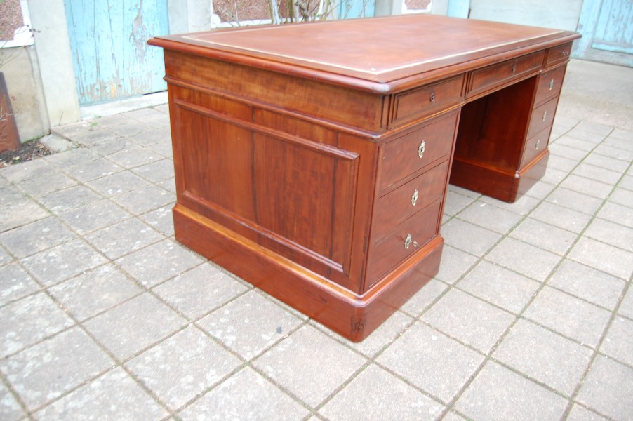 Bureau � caisson en acajou Louis Philippe du 19e si�cle
