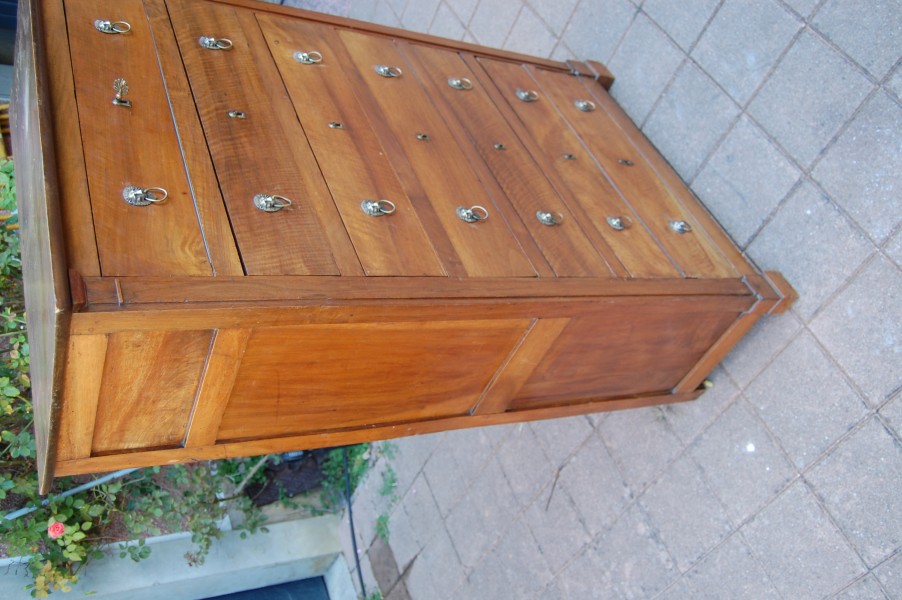 Commode semainier en noyer d �poque Empire du 19e si�cle