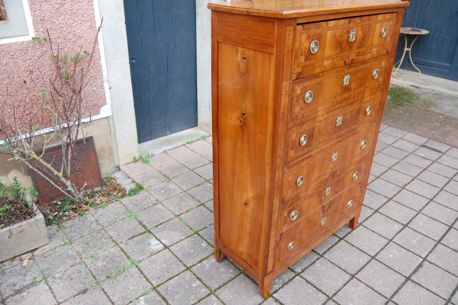 Commode chiffonnier d �poque Louis XVI en noyer du 18e si�cle