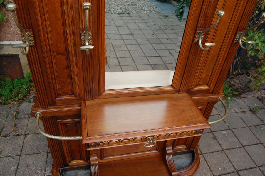 Vestiaire Napol�on III en noyer fin du 19e si�cle