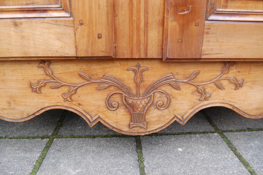 Buffet Louis XV en merisier du 19e si�cle