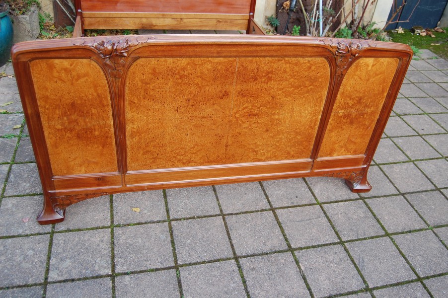 Lit d poque art nouveau en acajou et loupe d orme des annes 1900 