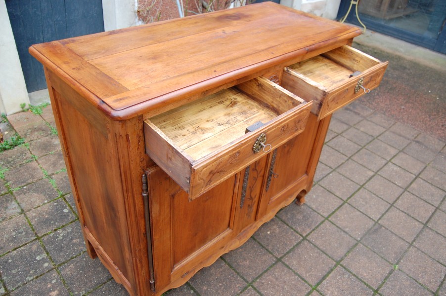 Buffet Louis XV en noyer d�but 19e si�cle