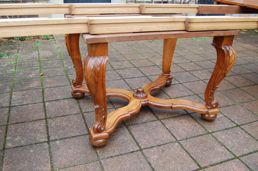 Table d poque Napolon III en noyer fin du 19e sicle avec rallonges