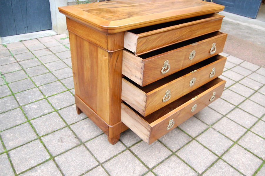 Commode d poque restauration Louis Philippe en noyer du 19e sicle