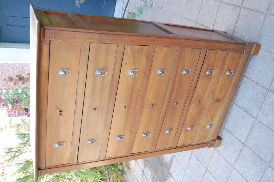 Commode semainier en noyer d �poque Empire du 19e si�cle