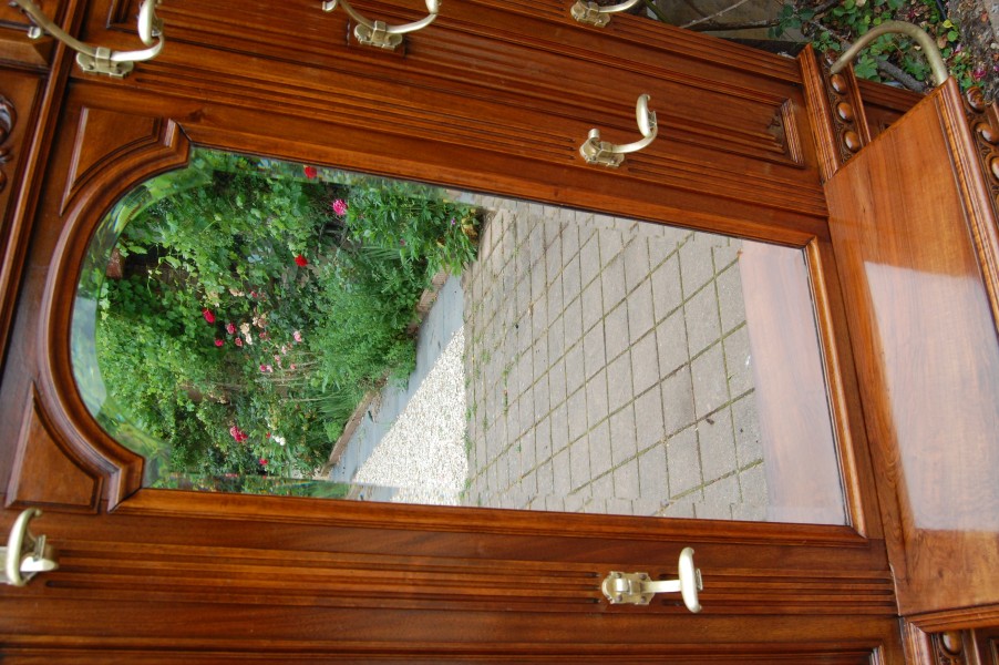 Vestiaire Napol�on III en noyer fin du 19e si�cle