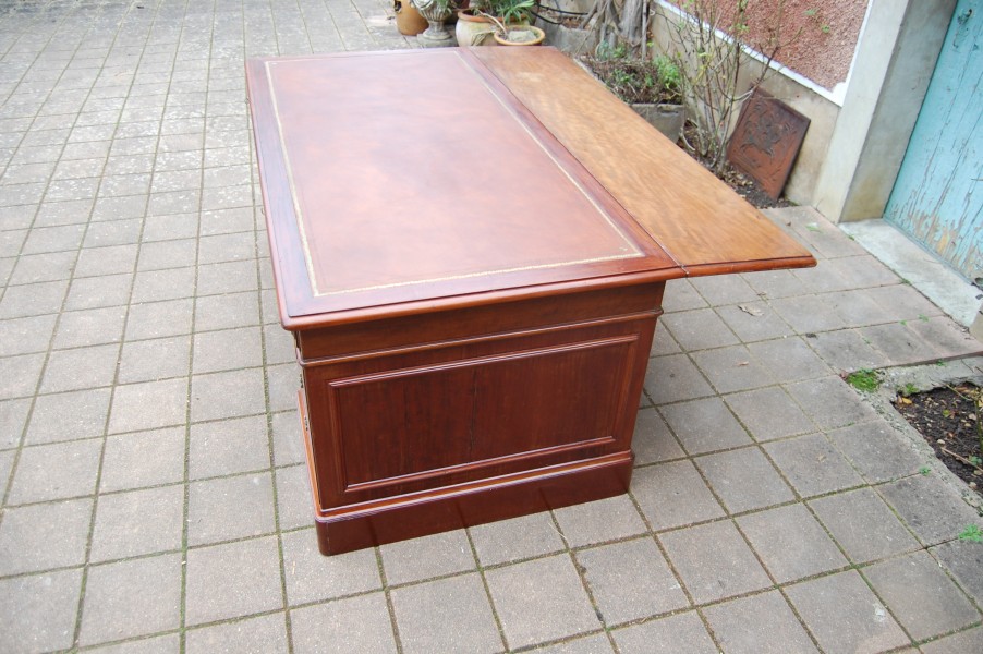 Bureau � caisson en acajou Louis Philippe du 19e si�cle