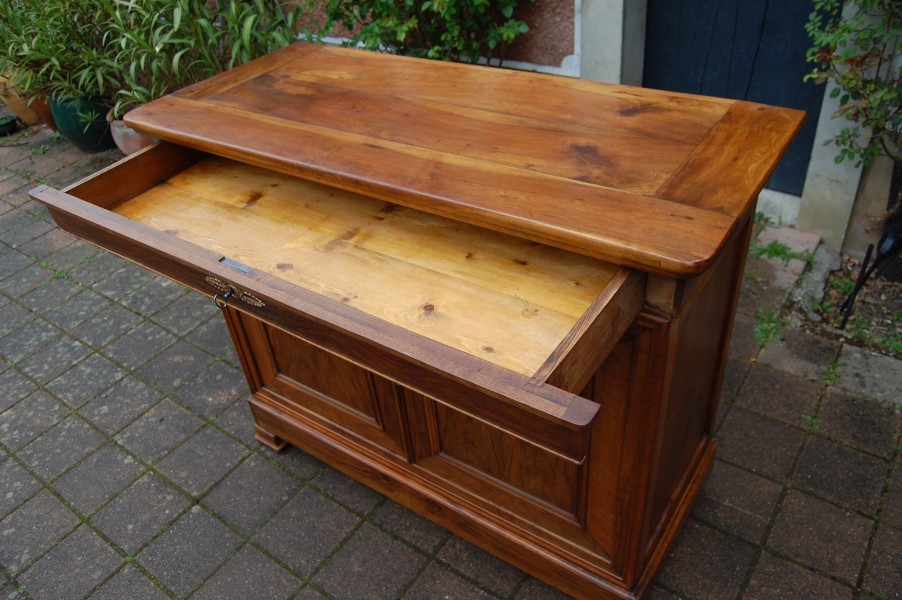 Buffet d �poque Louis Philippe en noyer du 19e si�cle