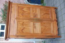 Armoire lous Philippe en merisier du 19e si�cle