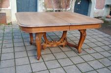 Table Napolon III en noyer de style Louis XV fin du 19e sicle