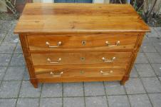 Commode arbal�te d �poque Louis XV en noyer du 18e si�cle