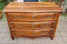 Commode d �poque Louis XV en noyer du 18e si�cle