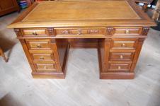 Bureau cylindre en noyer d �poque Louis XVI en noyer du 18e si�cle